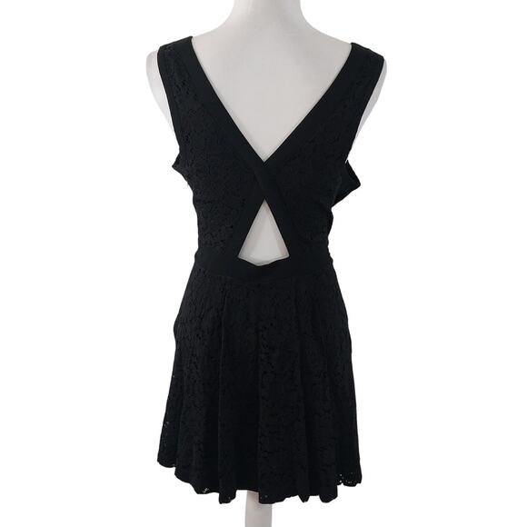 FREE PEOPLE! ADORABLE BLACK LACE OVER BLACK DEEP PLUNGE BODICE DRESS! SZ M - Picture 5 of 9